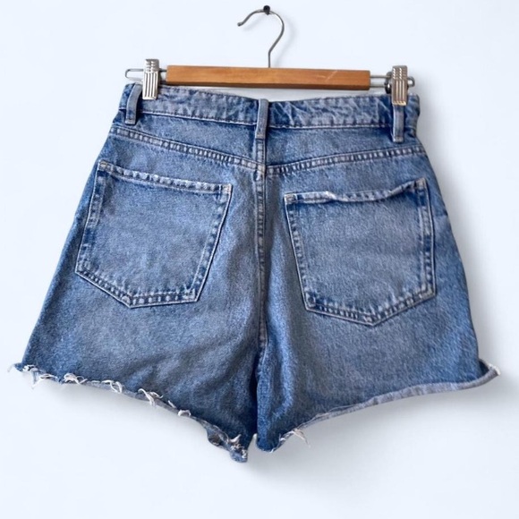 ZARA HIGH WAISTED CUT OFF DENIM SHORTS. - Picture 2 of 4